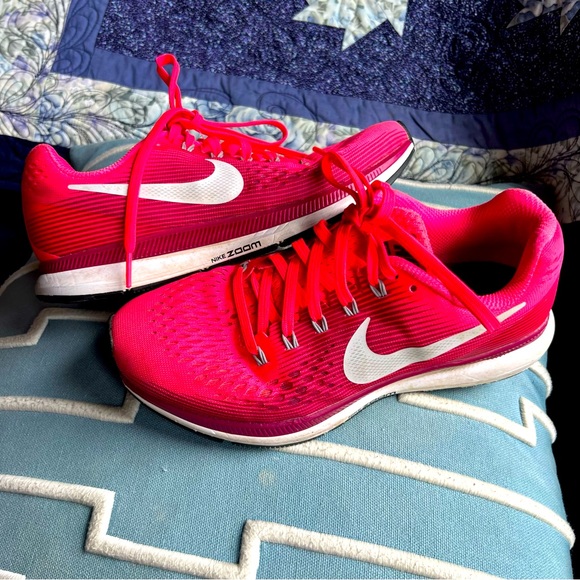 Nike Shoes - Nike Women's Sneakers in Pink and White